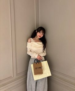 リボンオフショルダーTシャツ IVORY