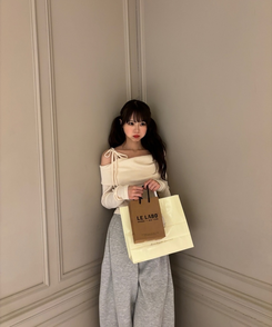 リボンオフショルダーTシャツ IVORY