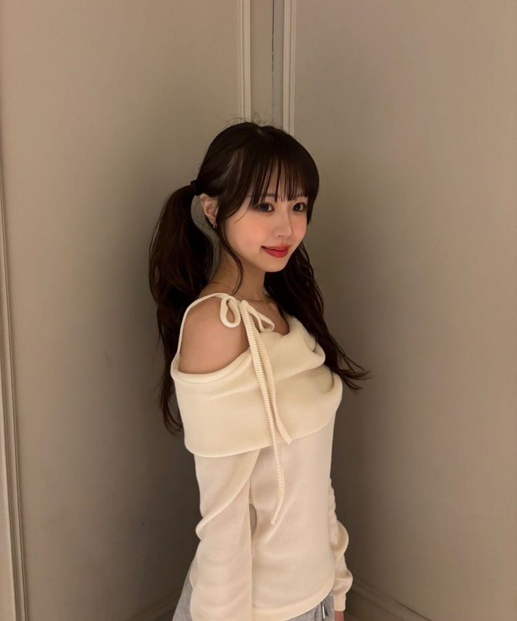 リボンオフショルダーTシャツ IVORY