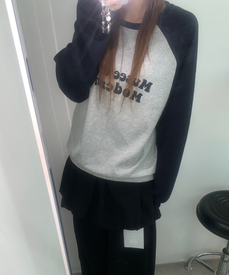 レタリングラグラントレーナー GREY