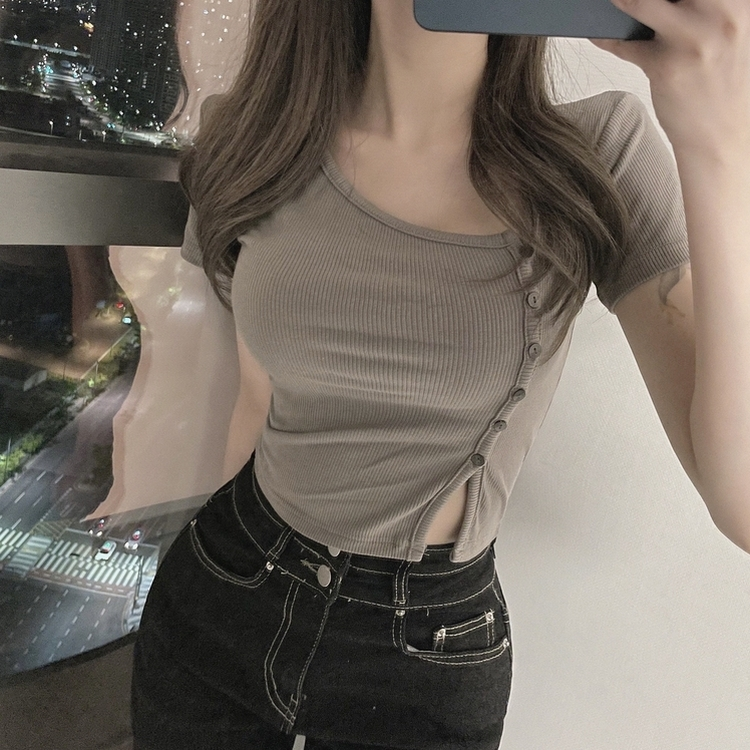 ボタンスリットクロップTシャツ MOCHA