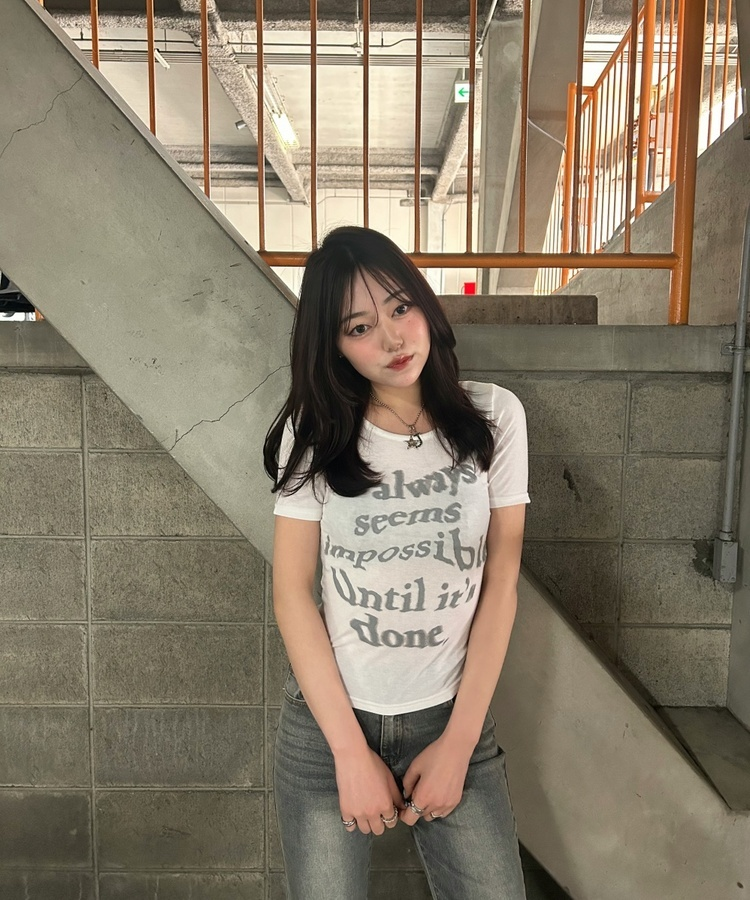 유니크 레터링 반팔 티셔츠 (5color) 아이보리