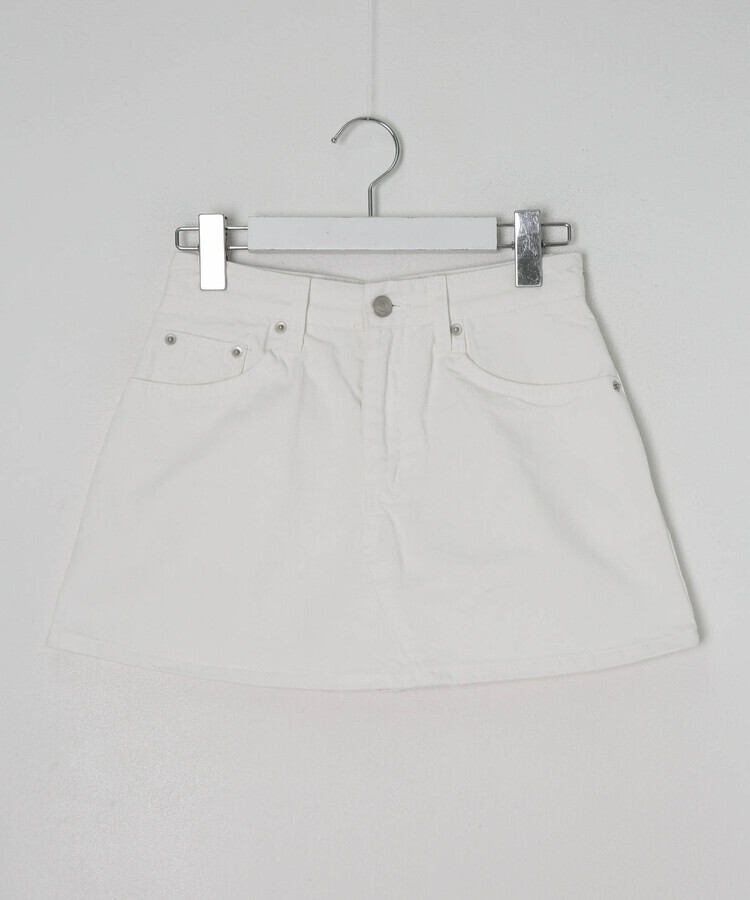 ハートボタン付きミニスカート