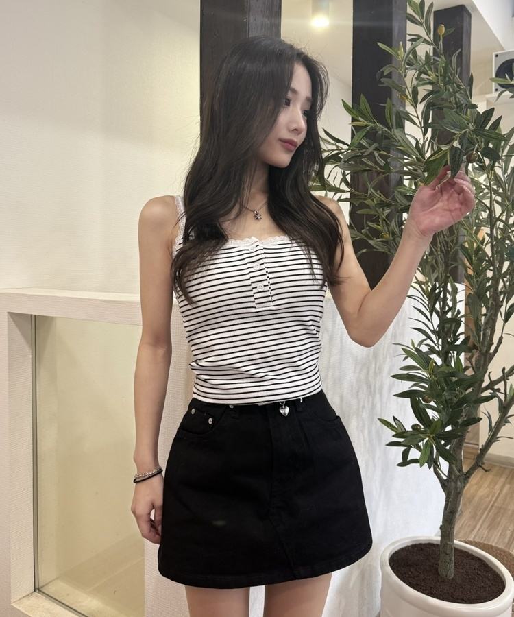 ハートボタン付きミニスカート BLACK