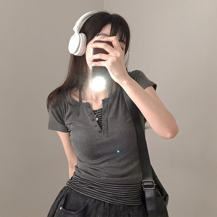 투톤 단가라 배색 레이어드 홀터 일체형 반팔 티셔츠 차콜