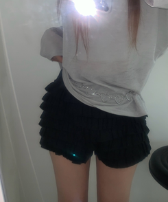 ショートパンツ フリルトティアードミニパンツ BLACK