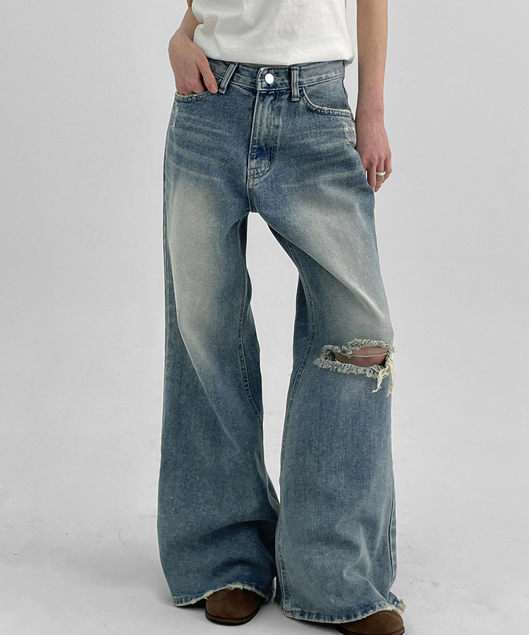 ダメージワイドブーツカットデニムパンツ LIGHT BLUE