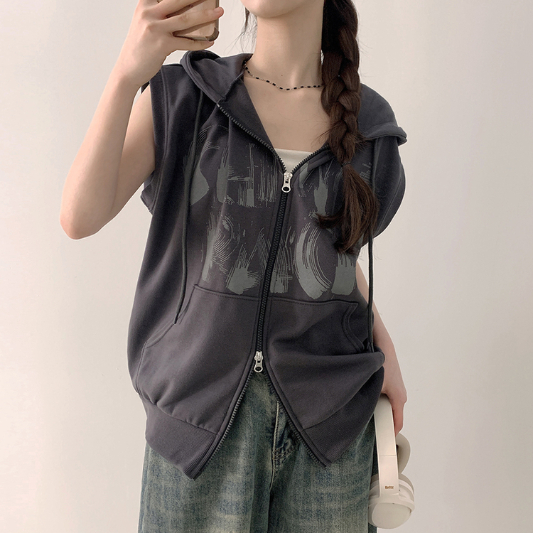 プリンティングフードジップアップベスト CHARCOAL