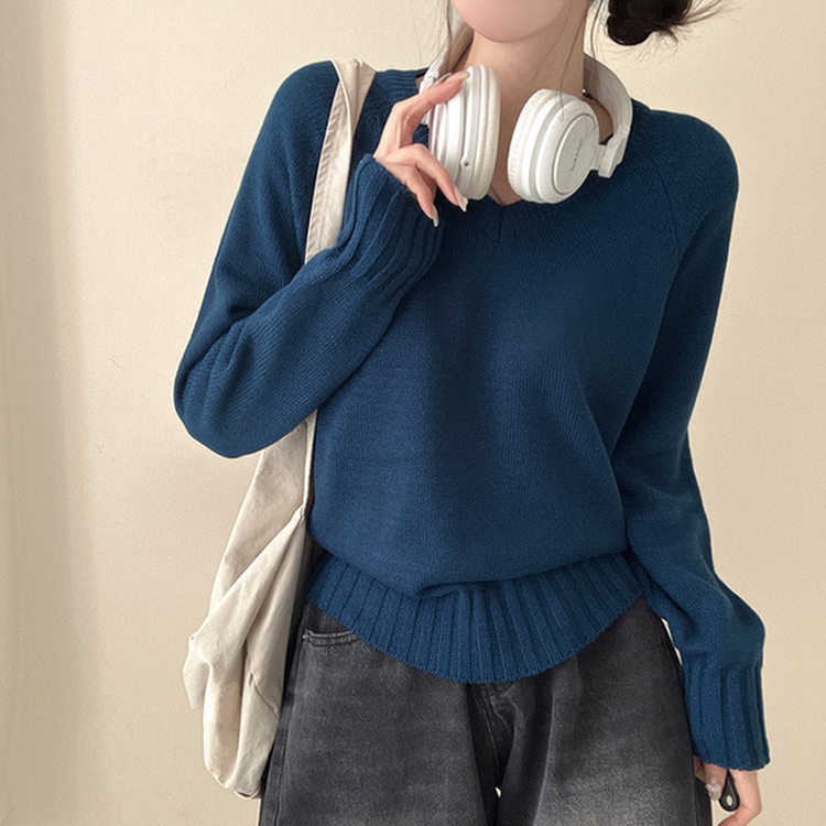 메이 시보리 브이넥 루즈핏 니트 블루