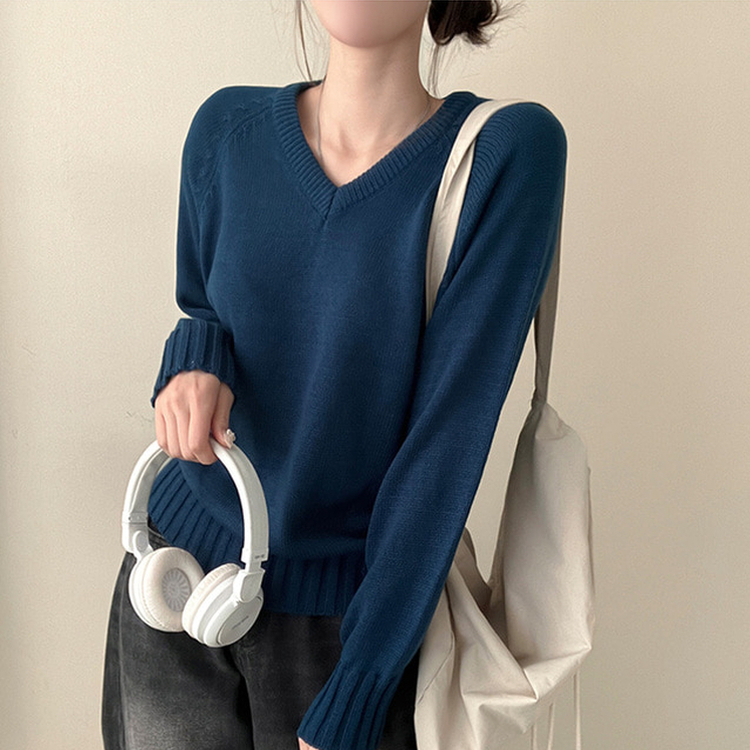 메이 시보리 브이넥 루즈핏 니트 블루