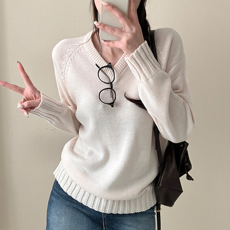 메이 시보리 브이넥 루즈핏 니트 아이보리