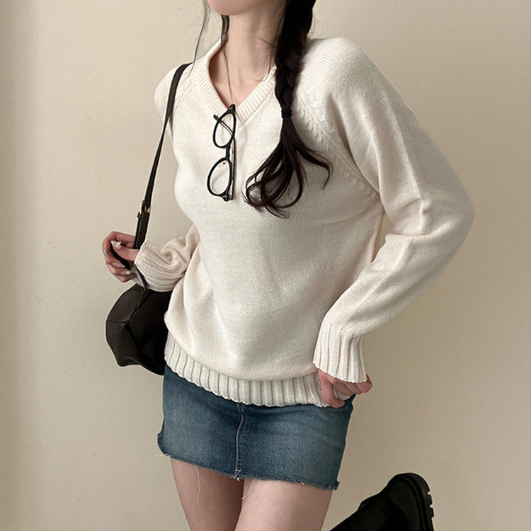 메이 시보리 브이넥 루즈핏 니트 아이보리