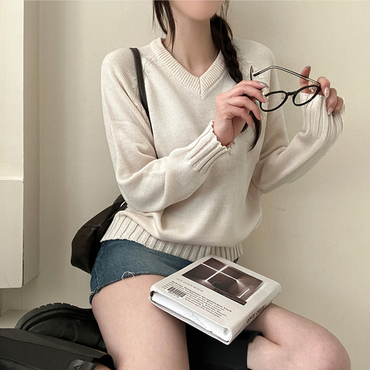 메이 시보리 브이넥 루즈핏 니트 아이보리