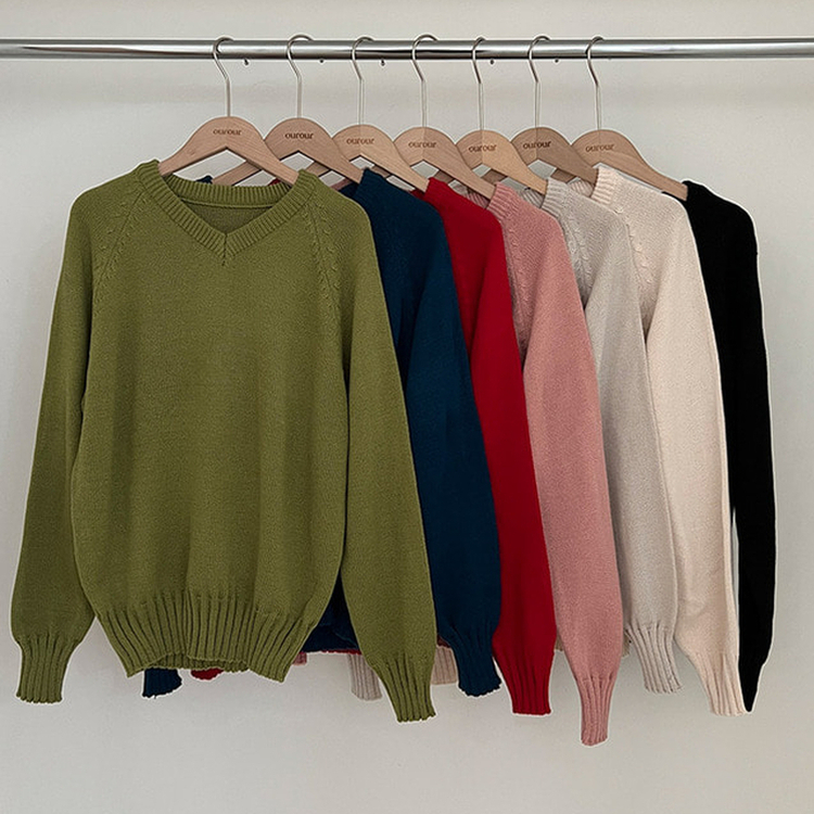 메이 시보리 브이넥 루즈핏 니트