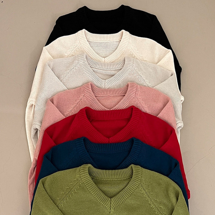 메이 시보리 브이넥 루즈핏 니트