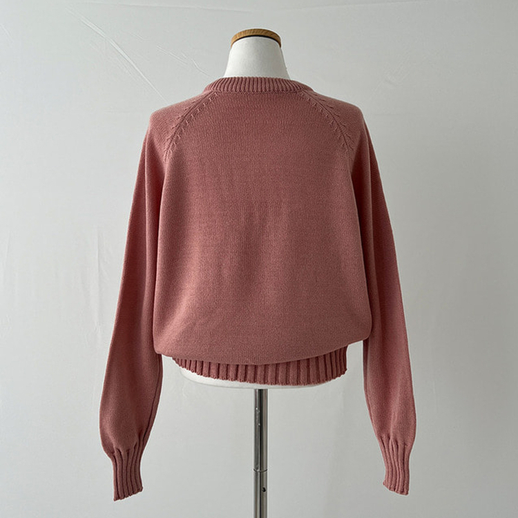 메이 시보리 브이넥 루즈핏 니트