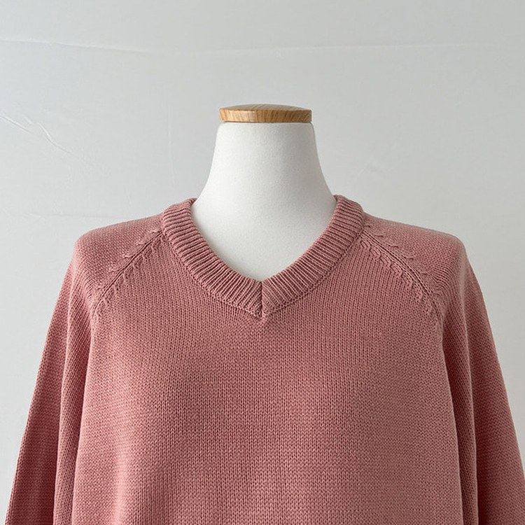 메이 시보리 브이넥 루즈핏 니트