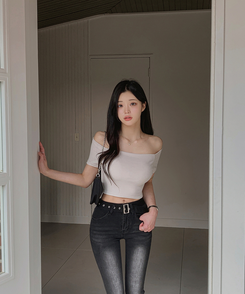 オフショルダースリムクロップ半袖Tシャツ BEIGE