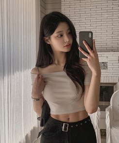 オフショルダースリムクロップ半袖Tシャツ BEIGE