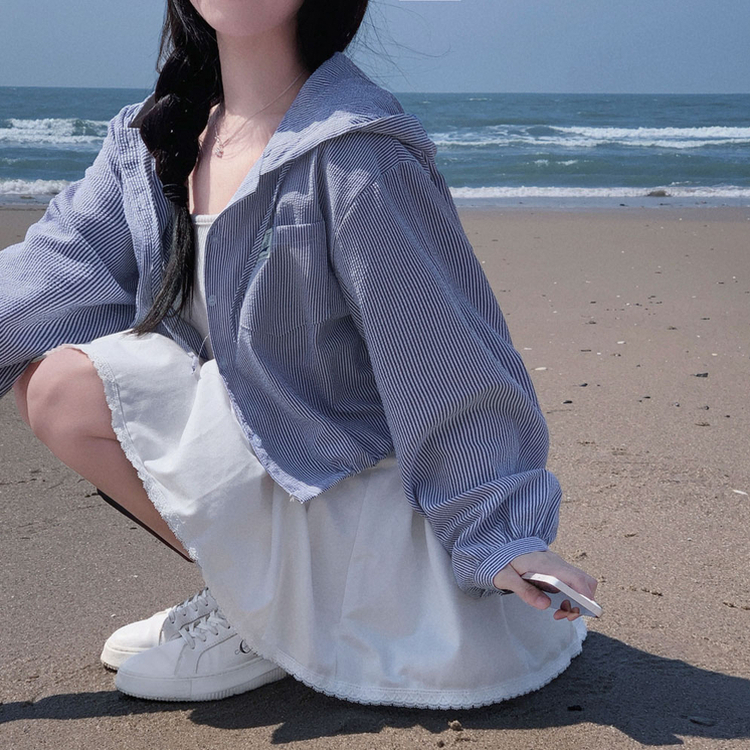 여름을 아주 귀엽게 즐기는 방법마린 패치 포인트 시어서커 아방핏 크롭 후드 셔츠 남방 네이비