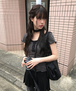 【マフラー付き】レースボタン半袖Tシャツ CHARCOAL
