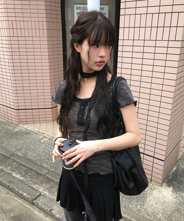 【マフラー付き】レースボタン半袖Tシャツ CHARCOAL