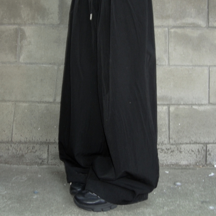 【丈別】ツーピンタックナイロンワイドパンツ BLACK