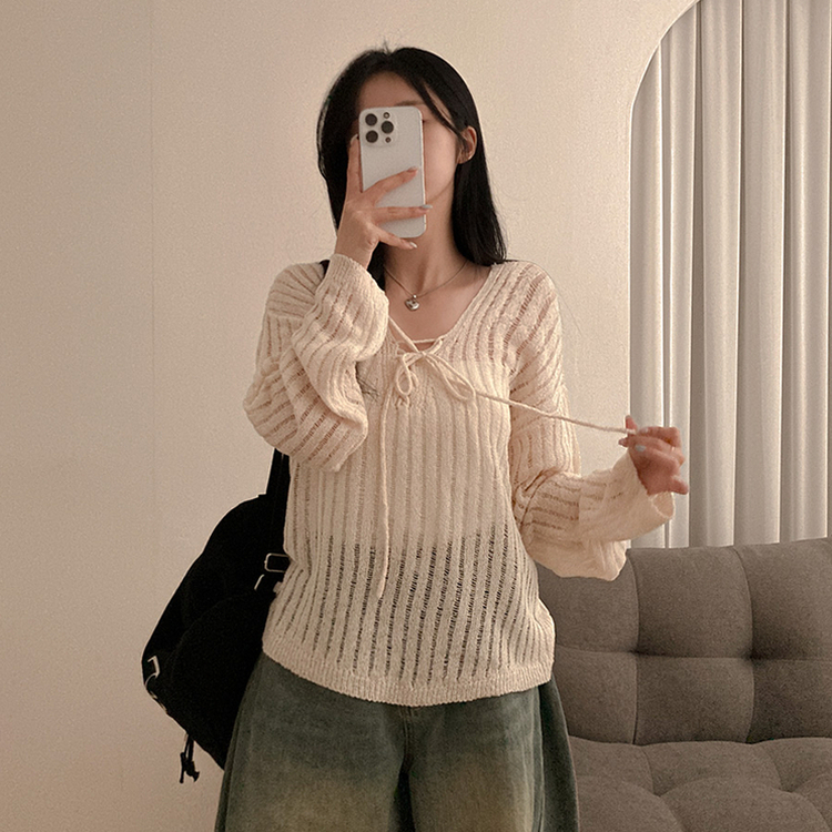 아일렛 리본 시스루 루즈핏 부클 니트 베이지