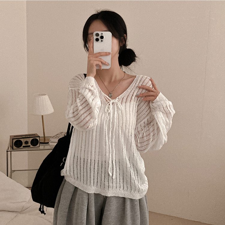 아일렛 리본 시스루 루즈핏 부클 니트 화이트