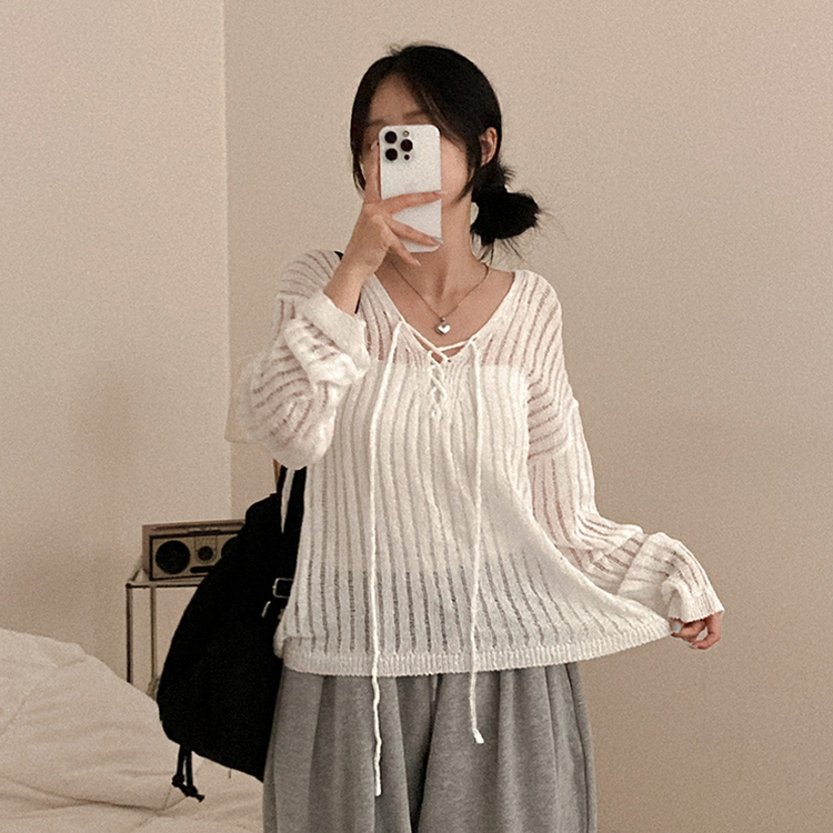 아일렛 리본 시스루 루즈핏 부클 니트 화이트