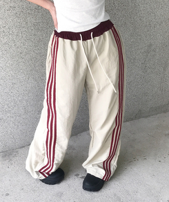 バイカラーラインナイロントレーニングワイドパンツ BEIGE