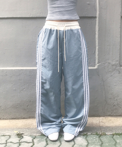 バイカラーラインナイロントレーニングワイドパンツ SKY BLUE