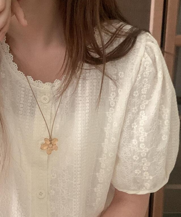 フラワー刺繍ブラウス BEIGE