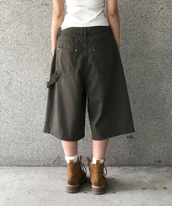 カーフェンダースリットバミューダパンツ KHAKI
