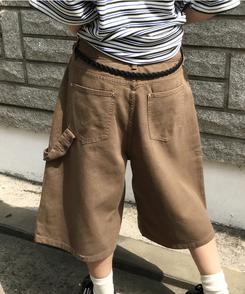 カーフェンダースリットバミューダパンツ BROWN