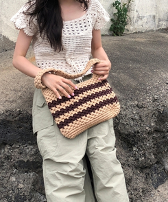 バッグ ストライプニットショルダートートバッグ BROWN