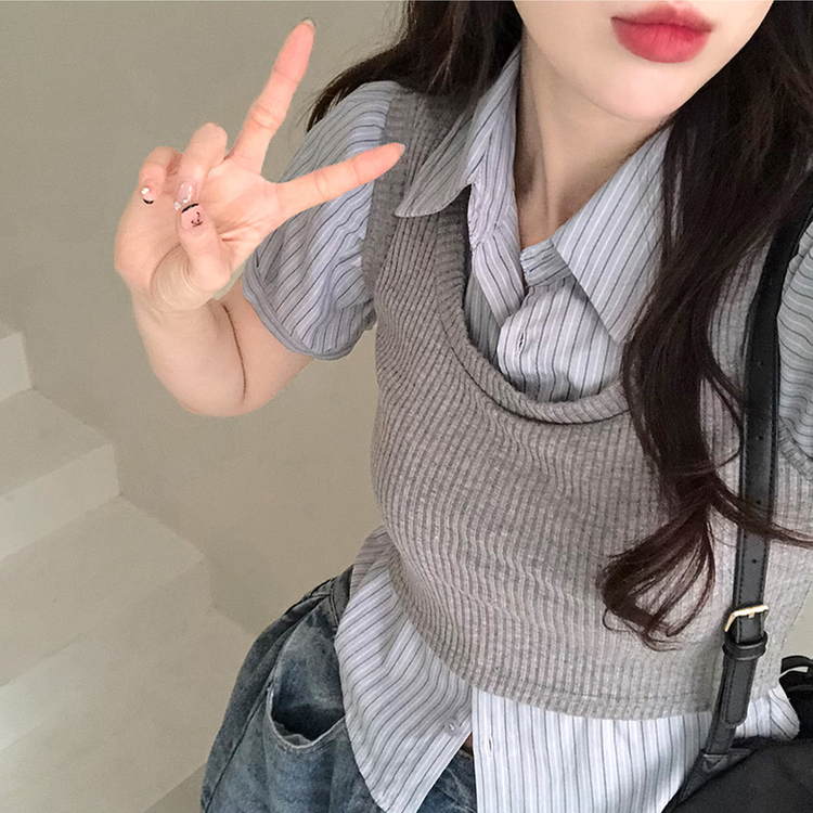 스쿨룩 배색 자수 니트 뷔스티에 일체형 스트라이프 반팔 셔츠 그레이
