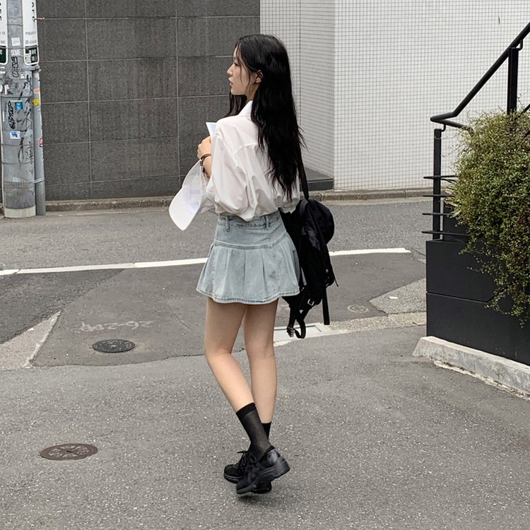 （パンツ裏地付き／レトロでラブリーなムード＊.*／太ももカバー効果）リバオン プリーツウォッシュ Aライン デニムミニスカート LIGHT BLUE