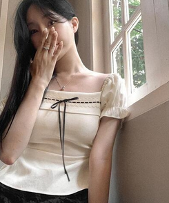 リボンシャーリングブラウス LIGHT BEIGE