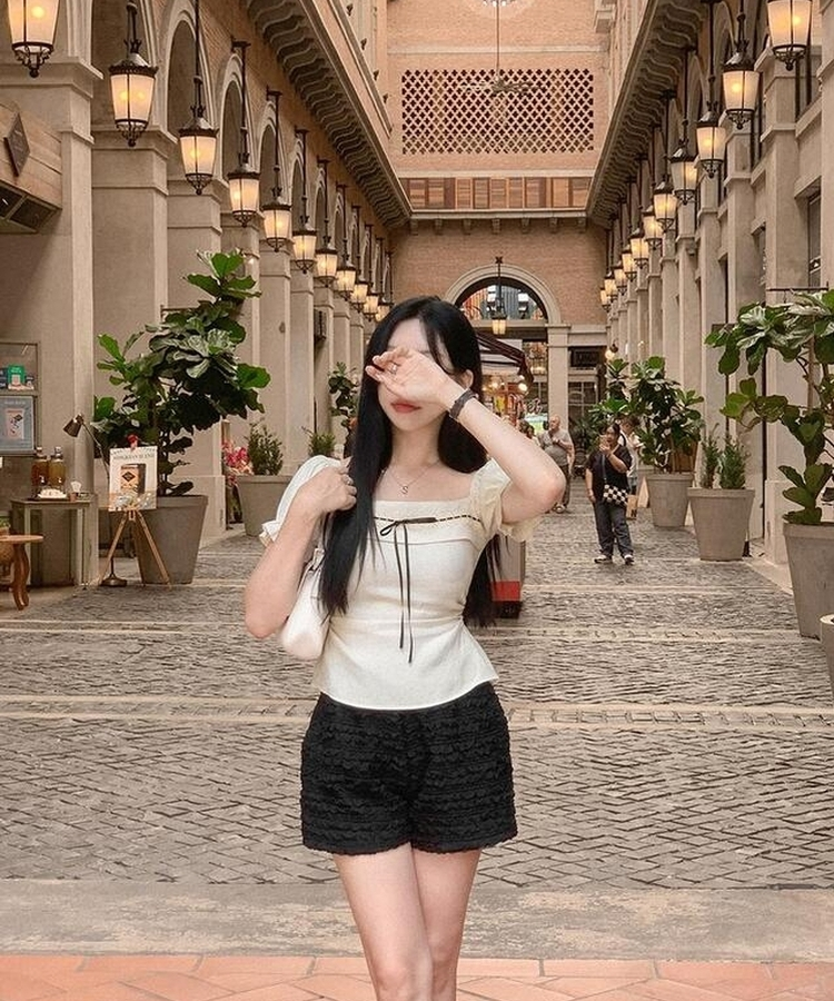 リボンシャーリングブラウス LIGHT BEIGE