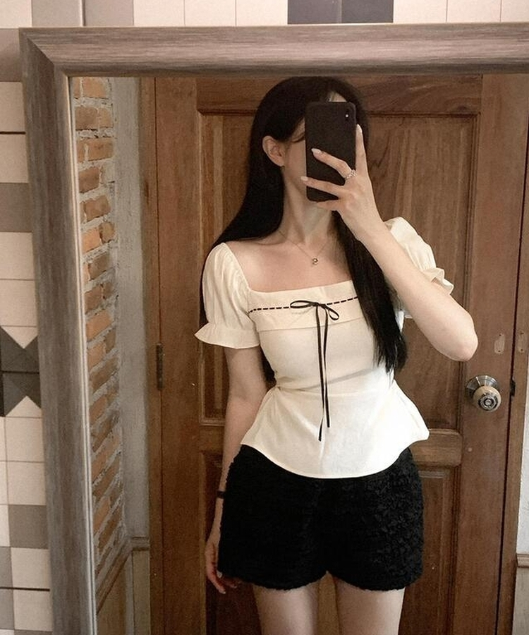 リボンシャーリングブラウス LIGHT BEIGE