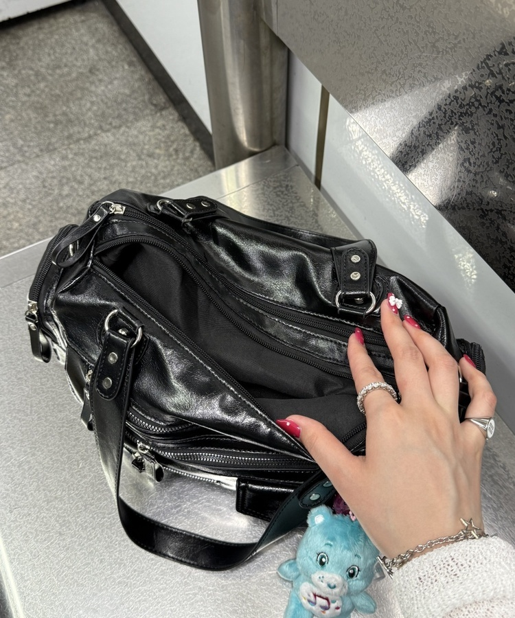 スリージップポケットショルダーバッグ  BLACK