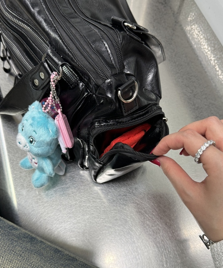 スリージップポケットショルダーバッグ  BLACK