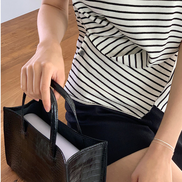 （脇肉カバー／洗練美♥）メロ ラウンドネック ツーボタン ラップドレープ キャップスリーブ ニット IVORY