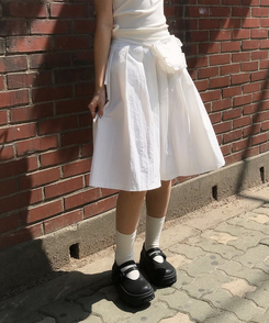 【ミニバッグ ベルト付き】フレアナイロンロングスカート IVORY