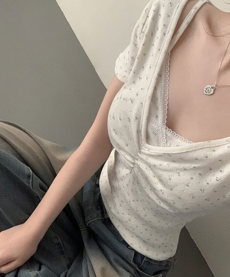 フラワーVネックシャーリング半袖Tシャツ CREAM