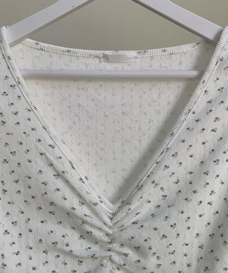 フラワーVネックシャーリング半袖Tシャツ