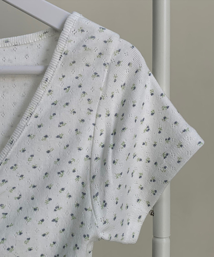 フラワーVネックシャーリング半袖Tシャツ