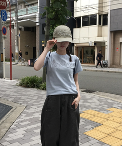 フラワーパッチ半袖Tシャツ SKY BLUE