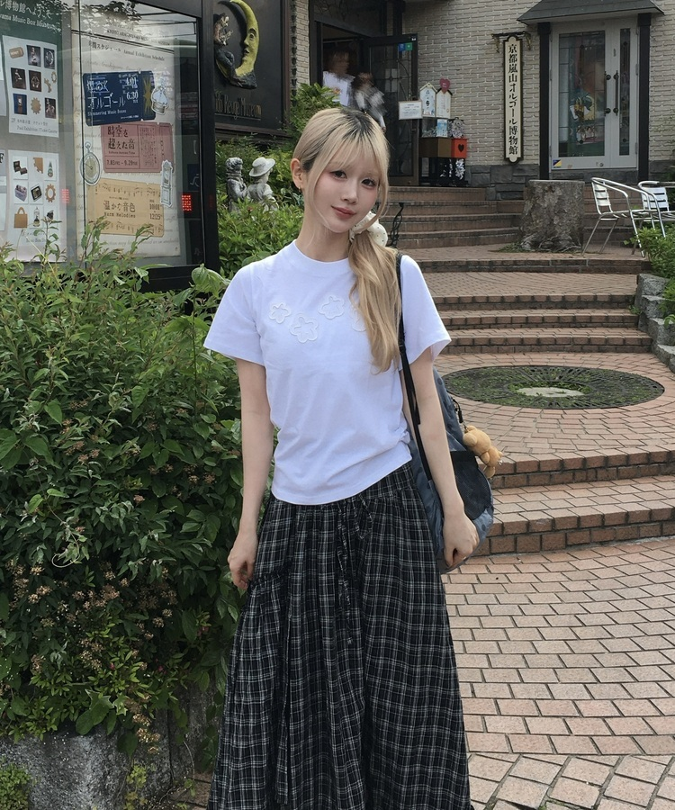 플라워패치반팔티셔츠 화이트